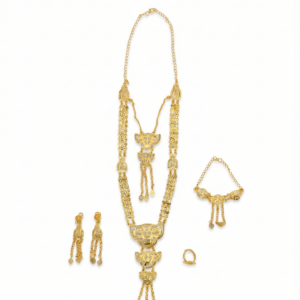 طقم أنيق مطلي ذهب بتصميم مميز