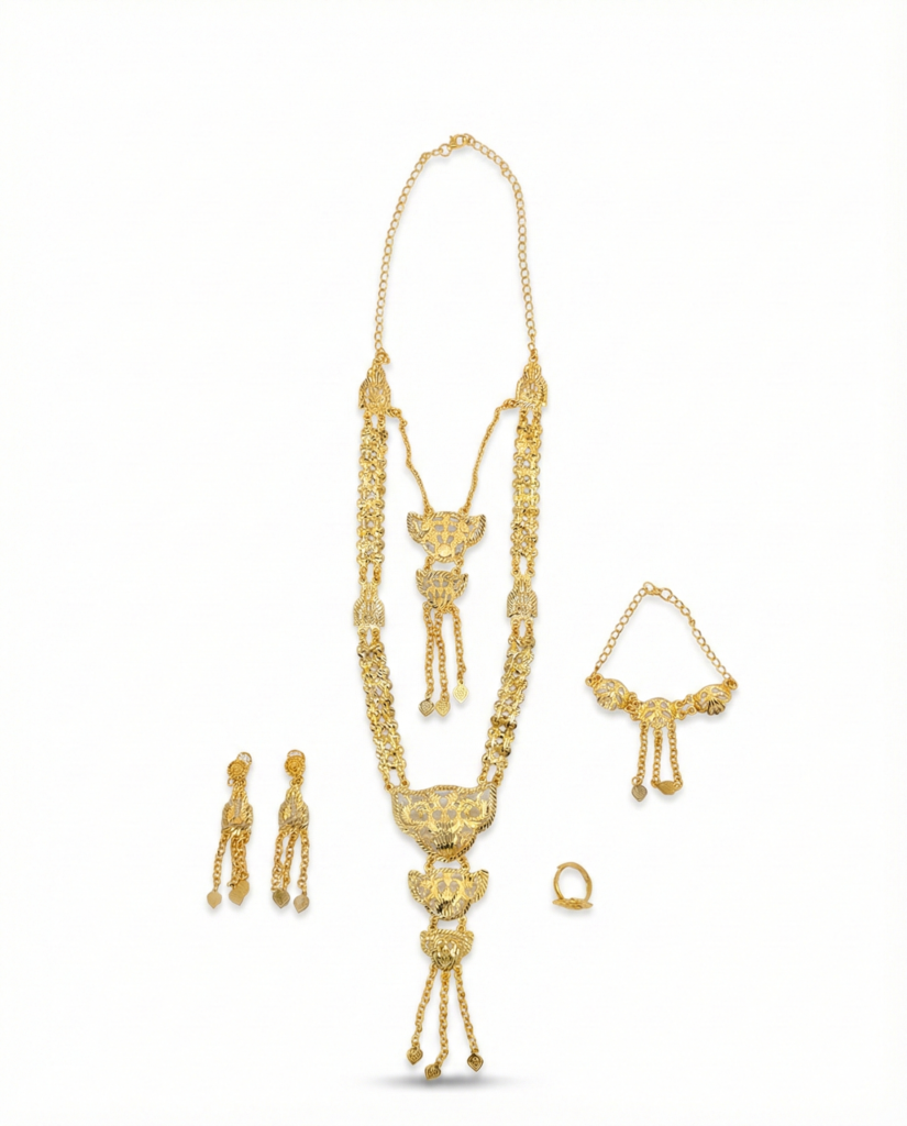 طقم أنيق مطلي ذهب بتصميم مميز